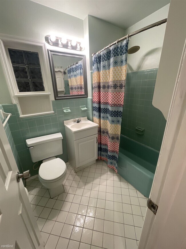 Building Photo - 2 br, 1 bath Duplex - 1012 Bacon Cir NE