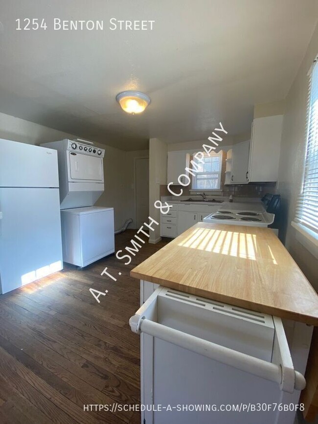 Building Photo - 1254 Benton St