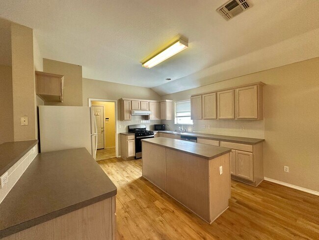 Building Photo - Charming Home in Round Rock, TX