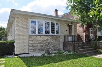 Building Photo - 7301 W Roscoe St