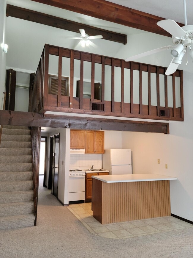 Building Photo - 42 Village Ct