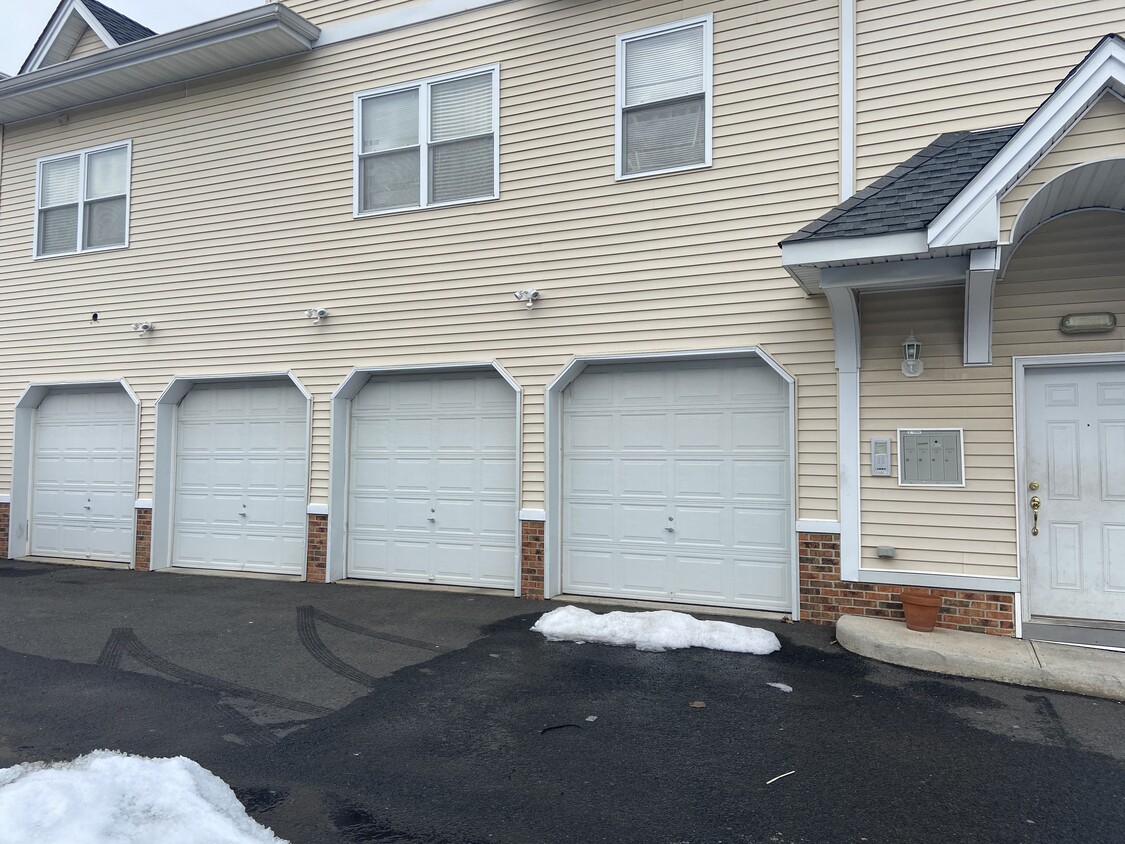 Entrance - 1521 Roselle St