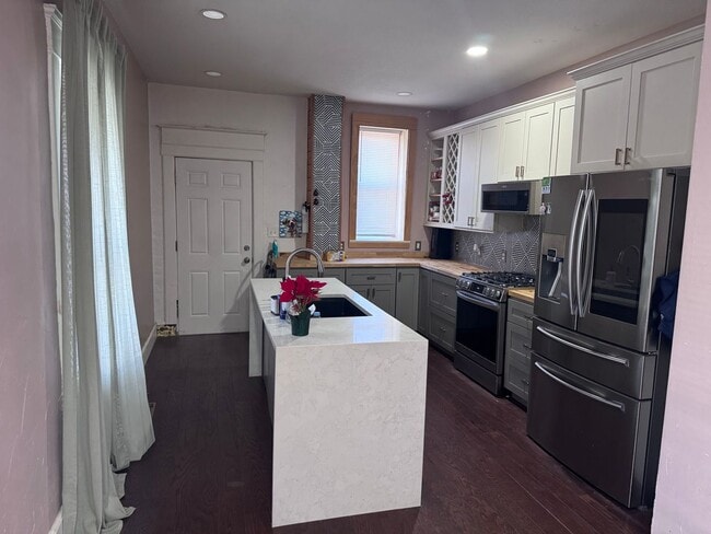 Building Photo - Private Room for Rent – $750/Month | All Utilities Included