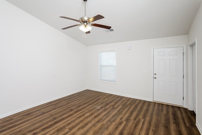 Building Photo - 462 Conifer St