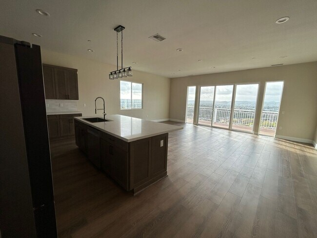 Building Photo - Valley Heights Dr
