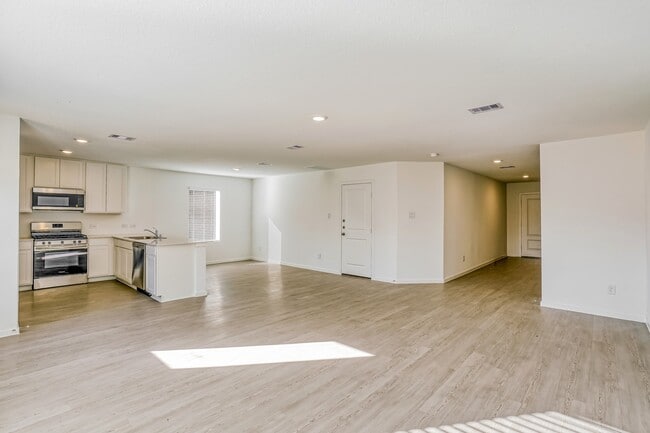 Building Photo - 11430 Forest W St