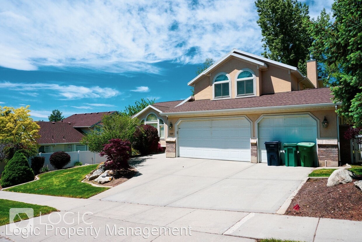 Primary Photo - 5 br, 3.5 bath House - 1169 E. Big Pine Dr.