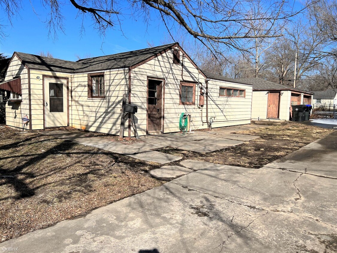 Primary Photo - 2 br, 1 bath House - 1816 SW Moundview Dr