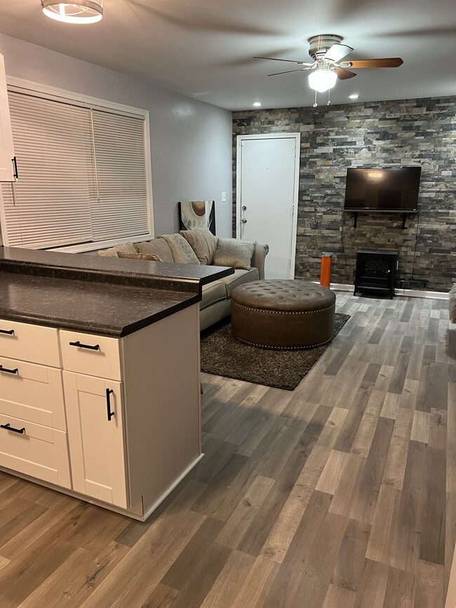 Foto del edificio - 4218 Dix St NE