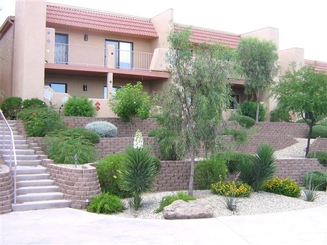 Building Photo - Desert Gold