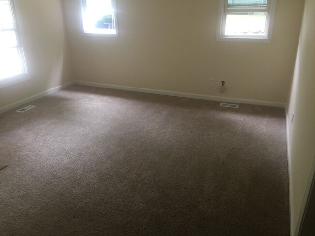 Building Photo - Cute @BR/1.5BA refinished Bungalow