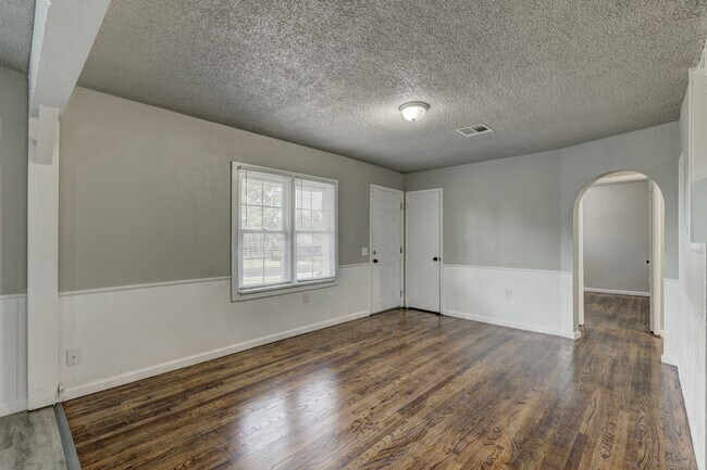 Building Photo - 3 bed 2 bath home in MWC
