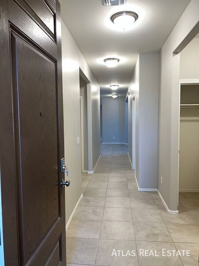 Foto del edificio - 18660 W Robin Ln