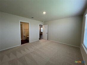 Building Photo - 760 Heartseed Ave