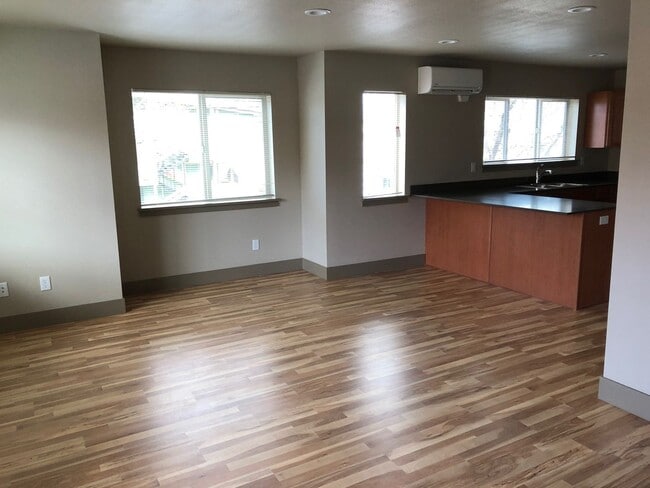 Foto del edificio - 150 E 15th Ave