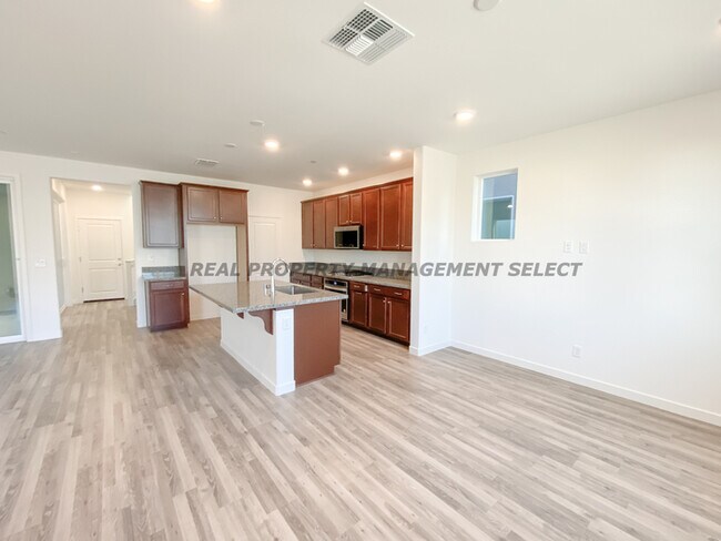 Building Photo - Brand new 3bed/2.5 bath in South Natomas!