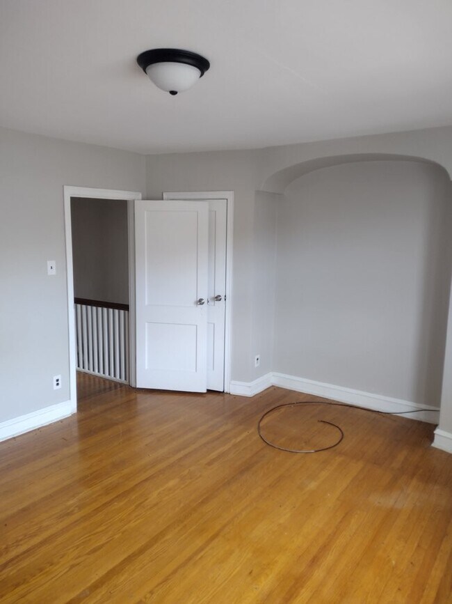 Building Photo - 442 Alcott St