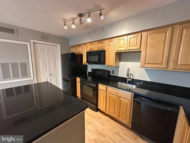 Foto del edificio - 3306 Wyndham Cir