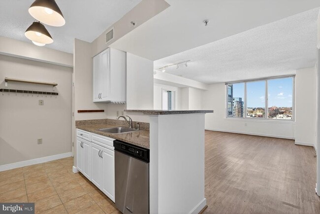 Foto del edificio - 555 Massachusetts Ave NW