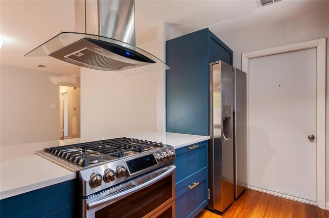 Foto del edificio - 7808 Clydesdale Dr