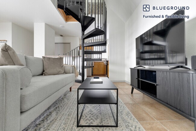Foto del edificio - 301 E 4th St