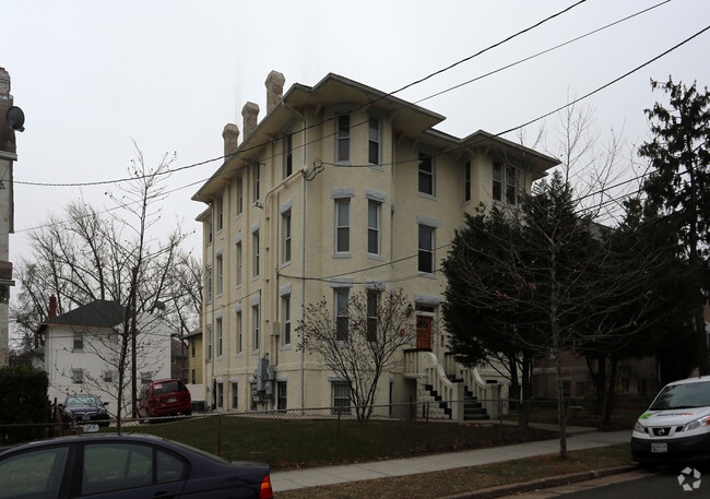 Building Photo - 832 Rittenhouse St NW