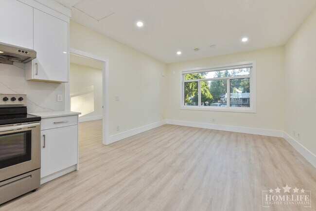 Photo du bâtiment - Bright 1-Bedroom Upper Suite in Brookswood — Private Entry & Peaceful Living