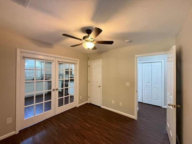 Building Photo - 815 Meadowstone Dr