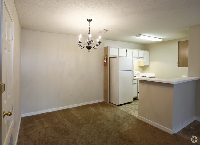 1HAB, 1BA - Área de comedor - Azalea Ridge Apartments