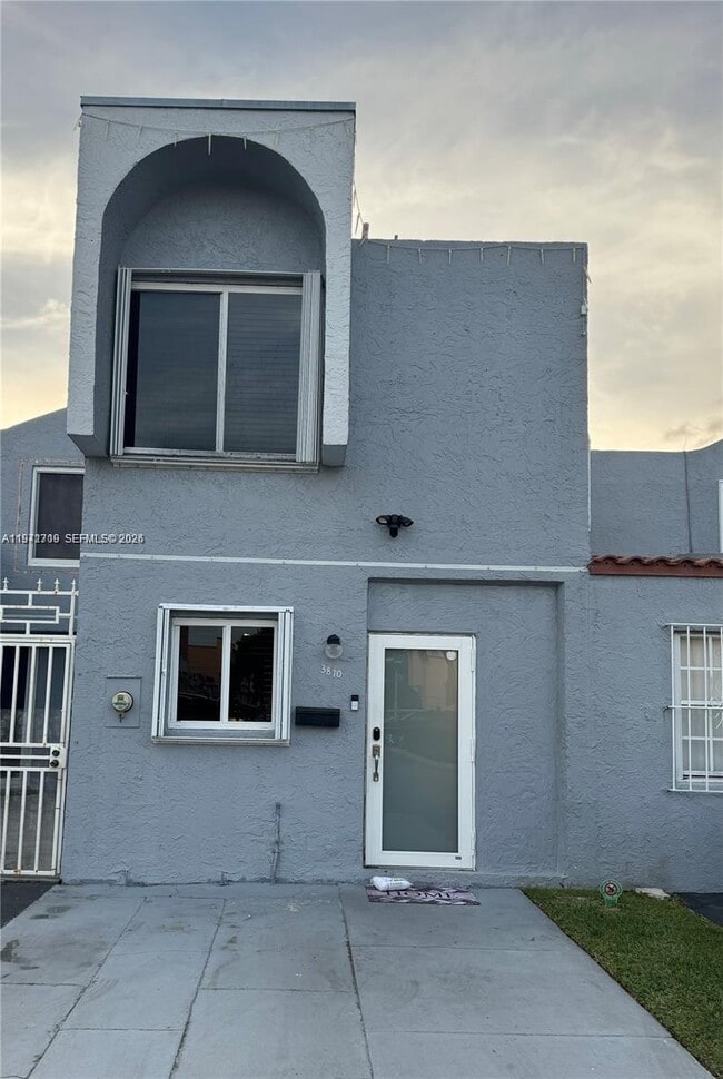 Building Photo - 3870 W 8th Ln