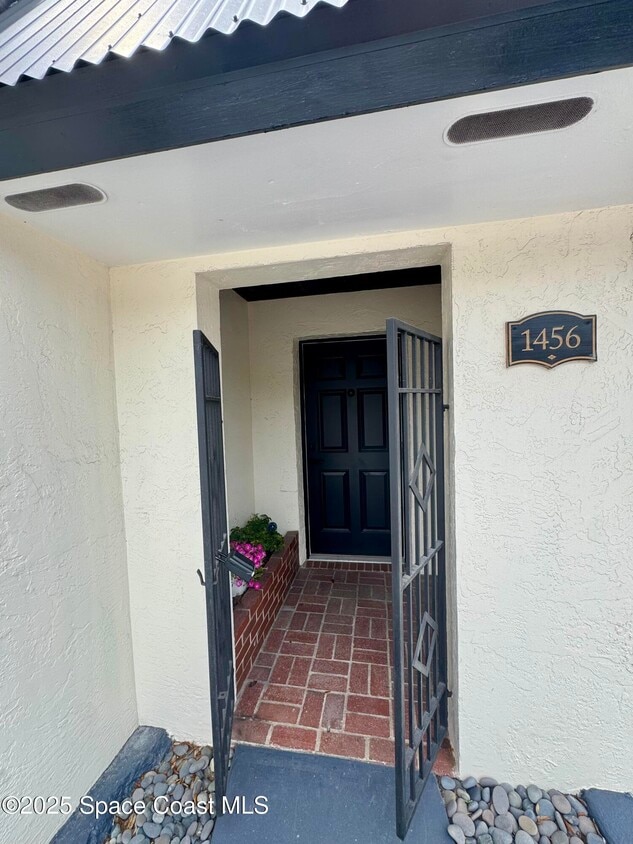 Primary Photo - 1456 Guava Ave