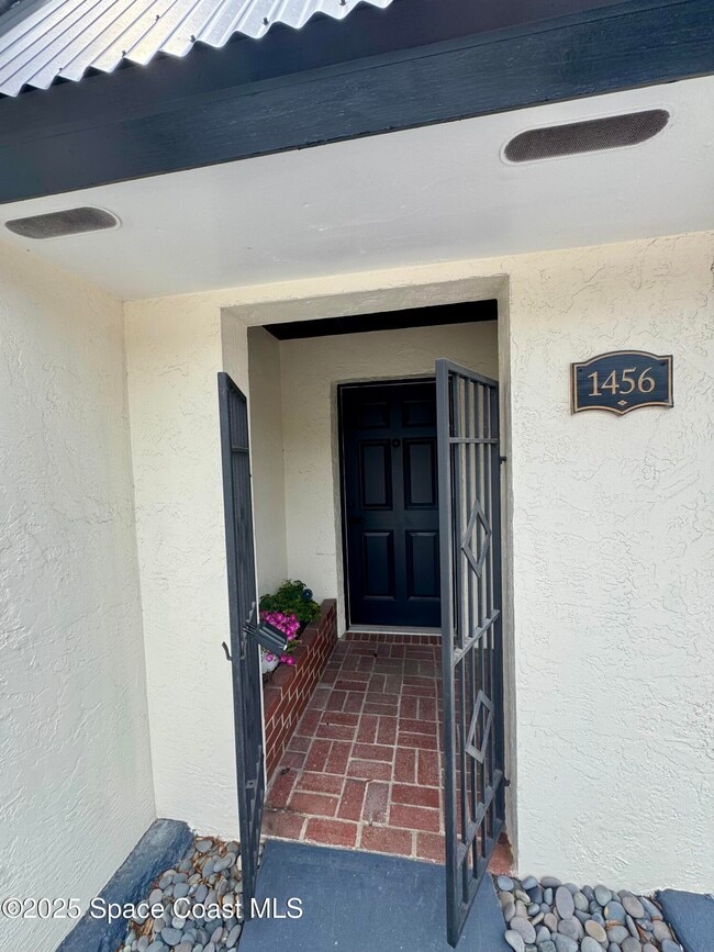 Building Photo - 1456 Guava Ave