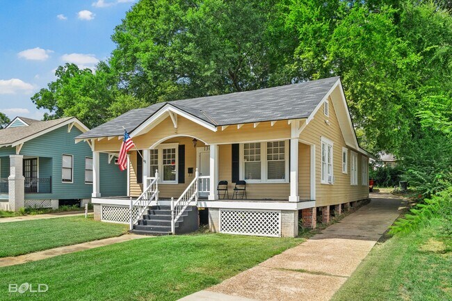 Building Photo - Check Out this 3 bed 2 bath!!