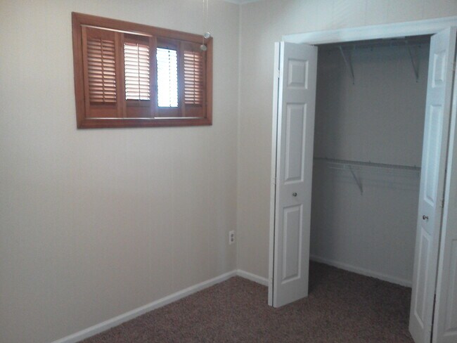 Dormitorio 1 - 2014 Guthrie Ave