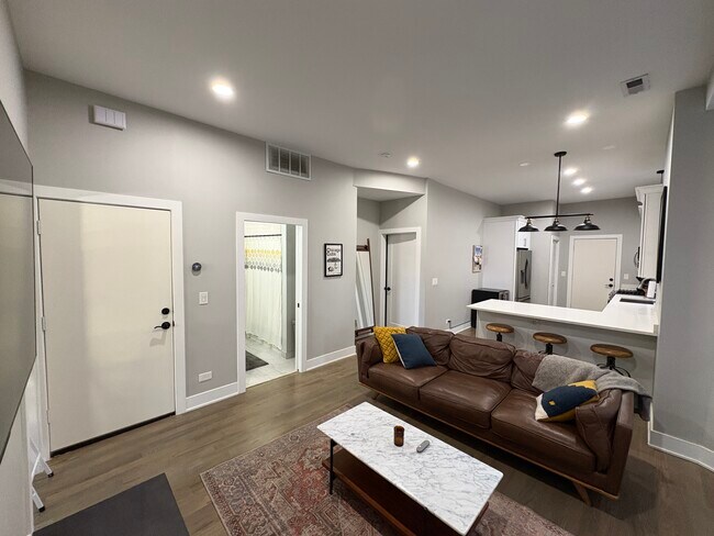 Building Photo - 1933 W Ohio St