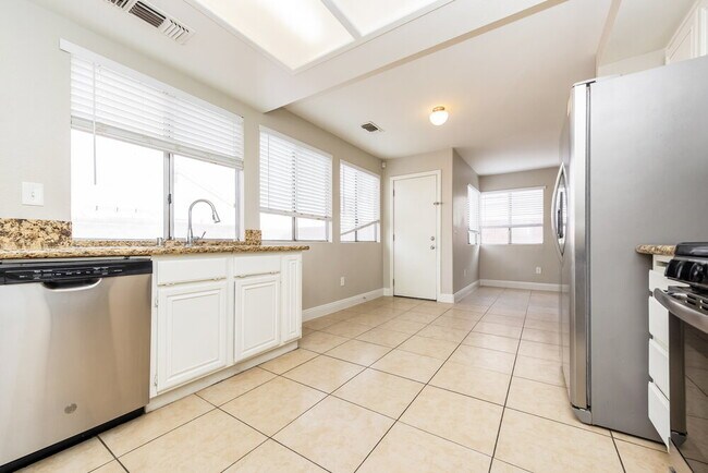 Foto del edificio - 4501 Bradpoint Dr