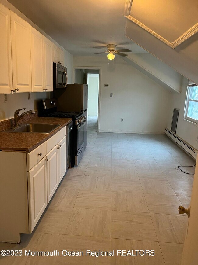 172 Carr Ave Unit D, Keansburg, NJ 07734 Room for Rent in Keansburg