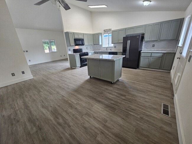 Building Photo - Amazing Jewel in Hidden Valley