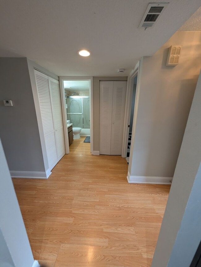 Building Photo - Fairview Vista Point 2 Bed / 2 Bath