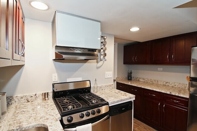 Building Photo - 1809 19th St NW