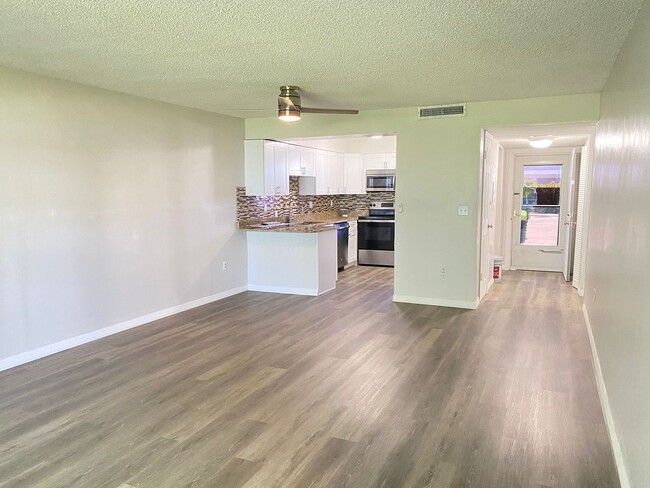 Building Photo - Apartment For Rent 2 bed / 2 bath