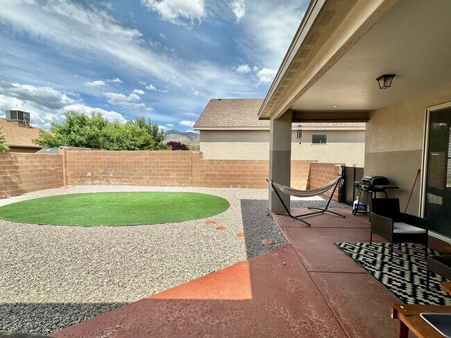 Building Photo - 1077 El Nido Dr