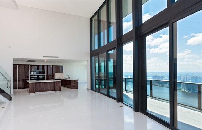 Foto del edificio - 18555 Collins Ave