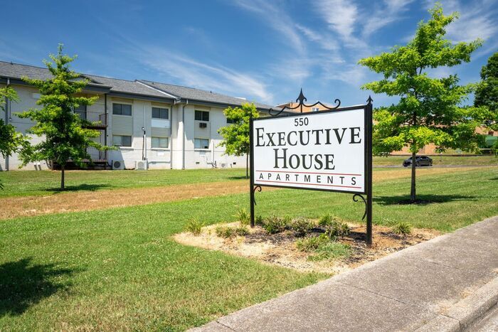 Foto principal - Remodeled 1 Bedroom Apartment!!! Walk to t...