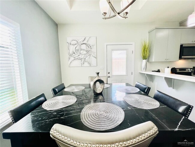 Foto del edificio - 16 Magnolia Ave