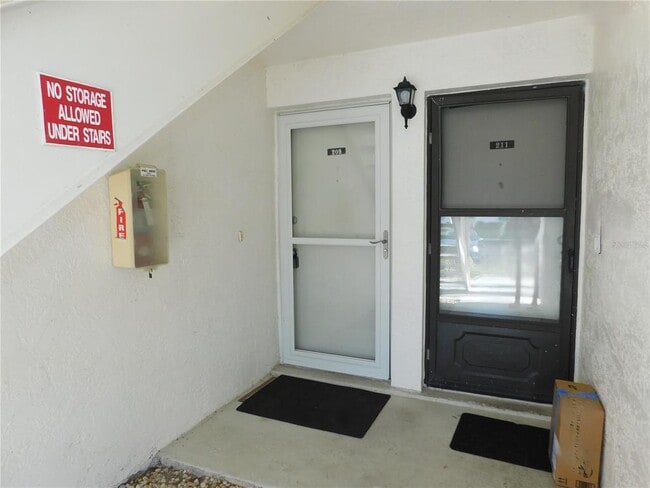 Building Photo - 209 Meadow Ln
