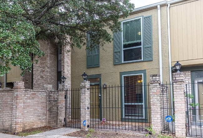 Building Photo - 3678 Hidden Dr