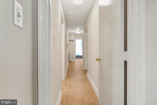 Foto del edificio - 2619 Woodley Pl NW