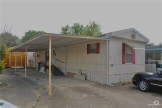 Building Photo - 1304 Breezy Dr