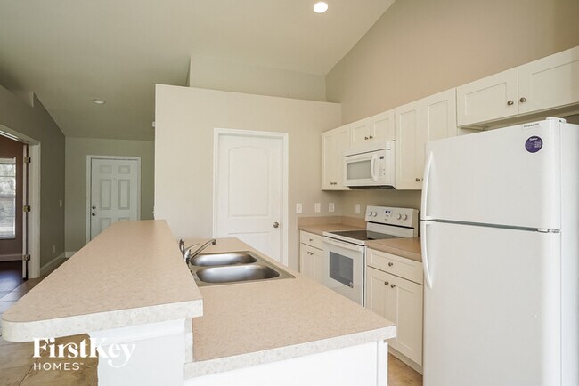 Building Photo - 3215 41st St SW